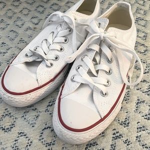 Womens/Mens Converse Chuck Taylor low tops